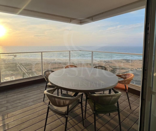 אהוד מנור, עיר ימים