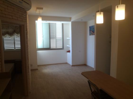 מנדלי מוכר ספרים 6, מרכז העיר