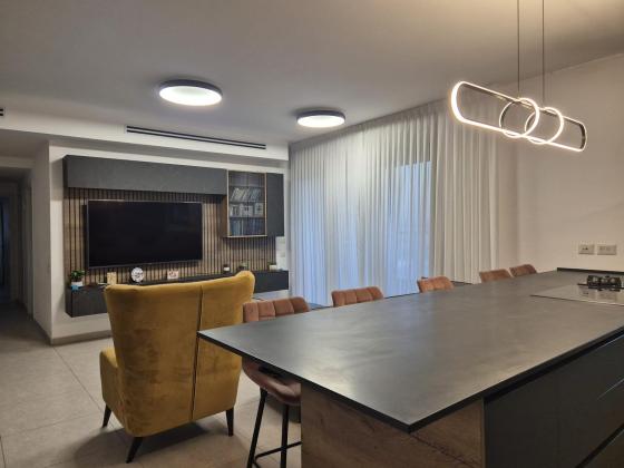 יצחק אבינו 1, אחיסמך