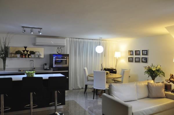 אבני חן 1, אבני חן