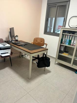 יצחק אבינו 1, אחיסמך