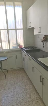 ברון הירש 18, אברמוביץ