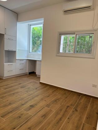 סעדיה גאון 7, מרכז העיר