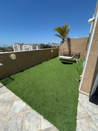 צביה לובטקין 40, כפר שלם