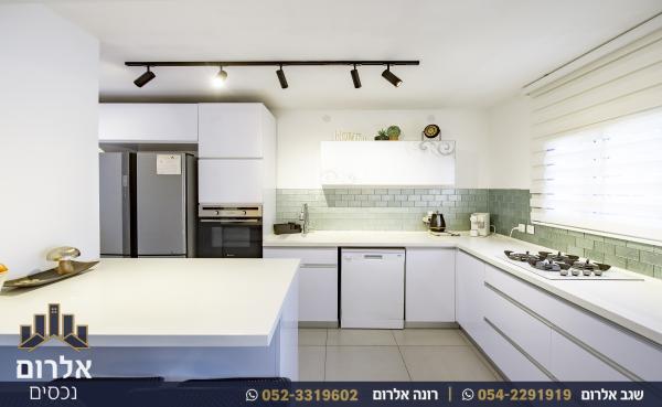 לבונה 12, הדרים