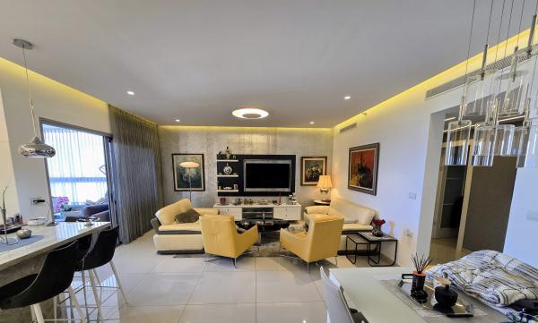 נתן יונתן 20, עיר ימים