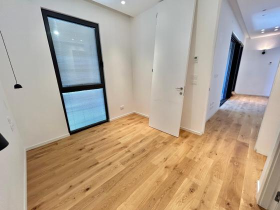 ויסוצקי 6, הצפון החדש סביבת כיכר המדינה