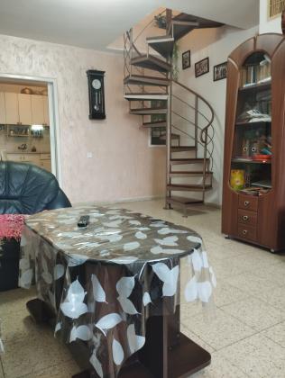 מורן 4, אבן גבירול