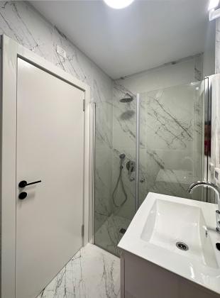 נתן אלבז 2, רובע ו