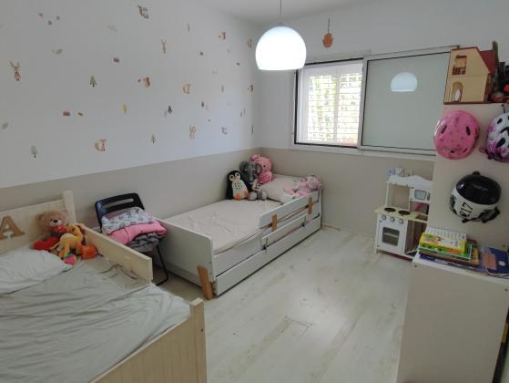 הר הצופים 29, רחובות ההולנדית