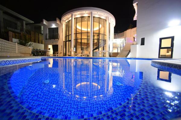 דרך הבשמים 13, שחמון