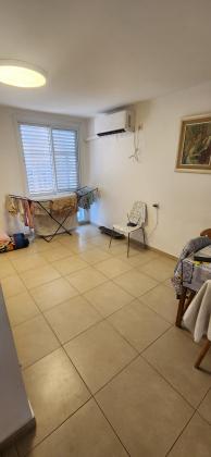 רבי עקיבא 70, שכונה ד