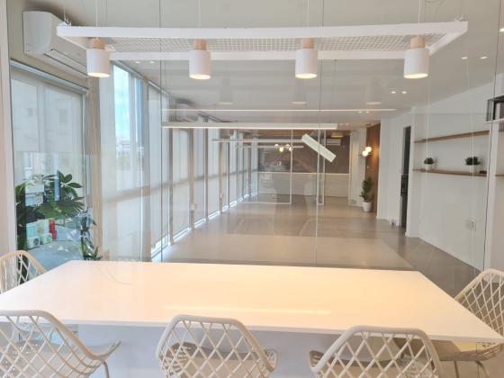 אלון יגאל, ביצרון