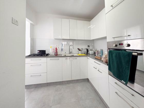 המעלות 12, נאות יהודית