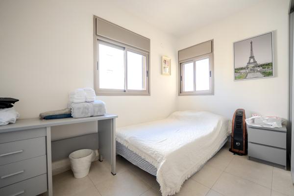 חרצית 14, קרית אילון, חולון