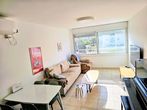 אוסישקין 61, הדר