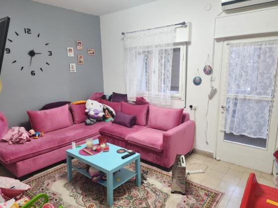 הגפן 28, עבאס