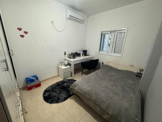 אחד העם 11, דרום מערב