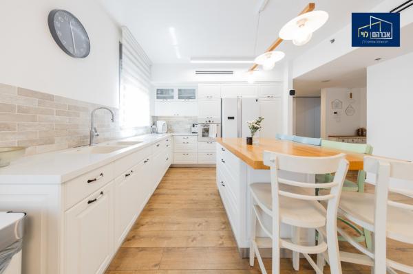 ניסים אלוני 12, פסגות אפק