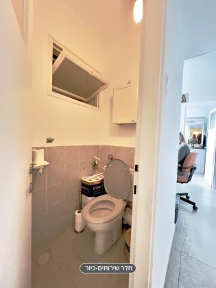 הבילויים 52, הבילויים