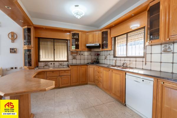 בנימין 5, מרכז העיר