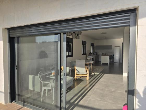 דישראלי, אחוזה