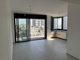 ז'בוטינסקי 146, הצפון החדש סביבת כיכר המדינה