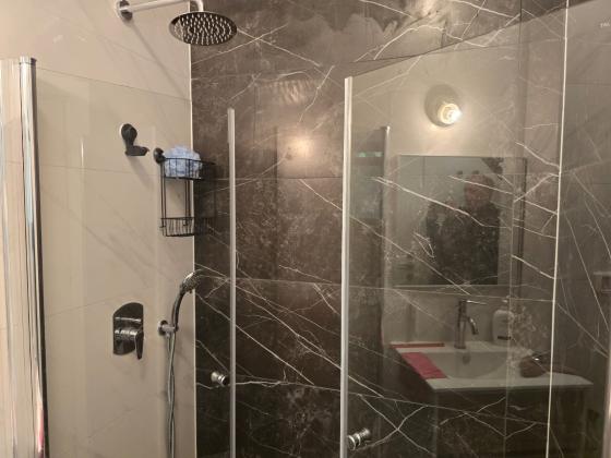 דישראלי, אחוזה