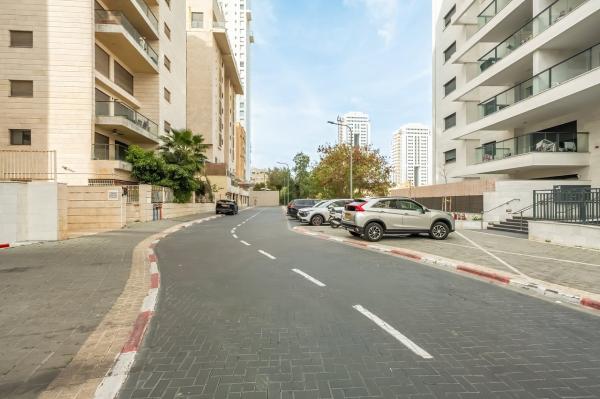 שלמה המלך 42, רצועת המלונות