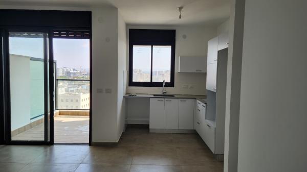 יחזקאל קזז 16, שיכון ממשלתי