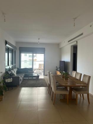 האגמים 13, אגמים