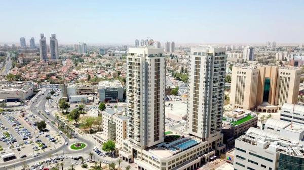 יצחק בן צבי 9, מרכז אזרחי