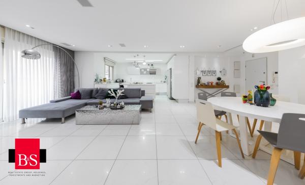 הברוש 5, קרית השרון