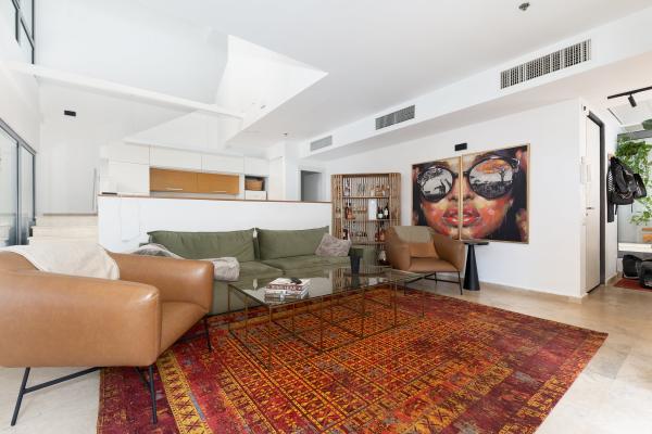 ניסים אלוני 16, פארק צמרת