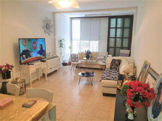 ארלוזורוב 76, מרכז העיר