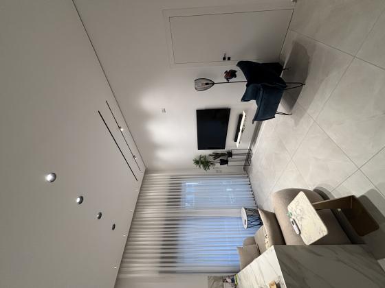 אריאל שרון 33, מבוא יורם