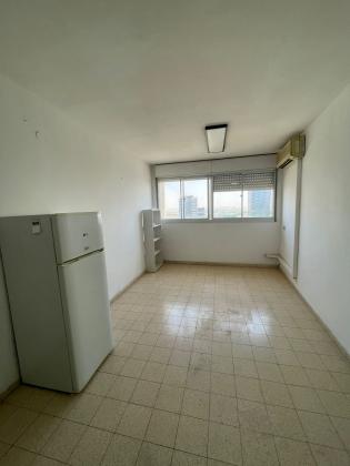 יד ושם, מרכז אזרחי