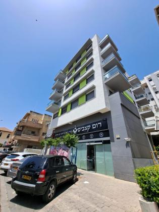 ירושלים 3, הראשונים