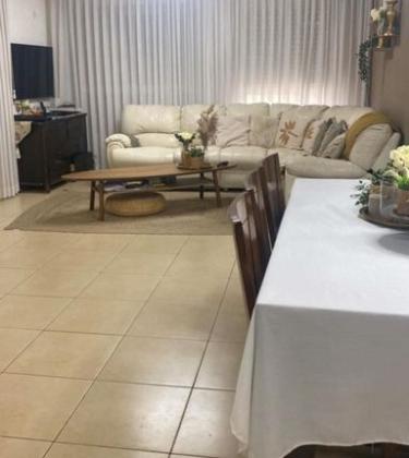 הר הצופים 9, רחובות ההולנדית