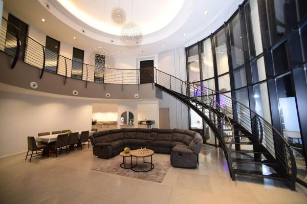 דרך הבשמים 13, שחמון