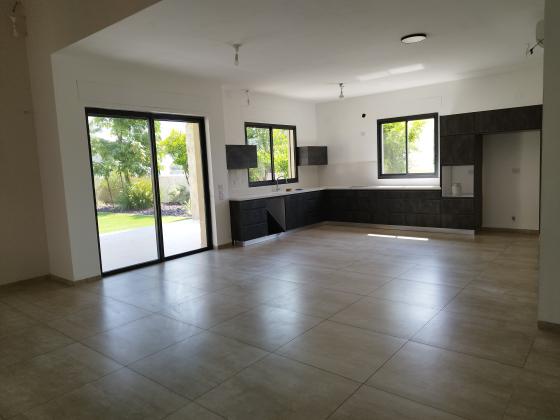 אלי עמיר 13, מרכז העיר