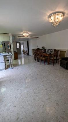 בשכונת מלחה