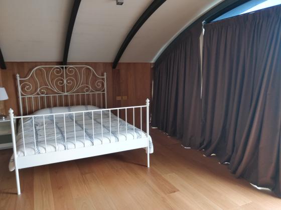 גלי תכלת, הרצליה פיתוח