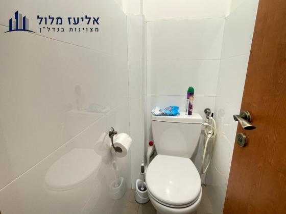 צפת 16, קריית שרת