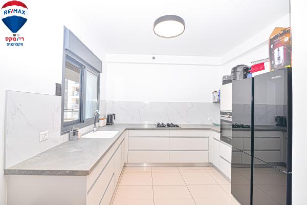 איסר הראל 5, בן גוריון, נווה אלון