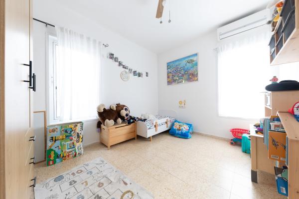 חי"ש 38, אבני חן