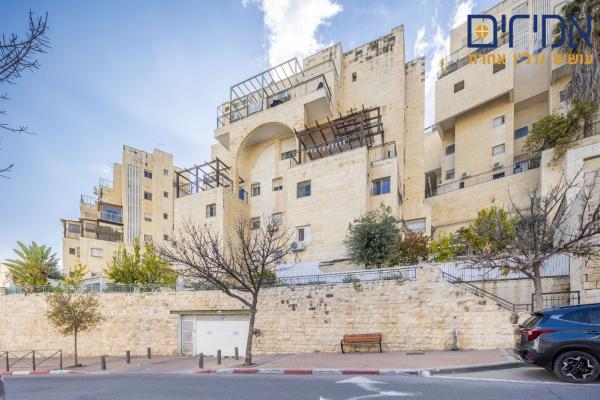 ליכטנשטיין 1, הר חומה