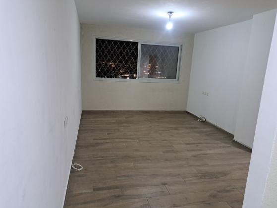 גיא אוני 10, רובע ט