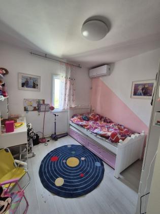 מגידו 1, קריית שרת