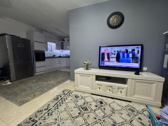 אחד העם 11, דרום מערב